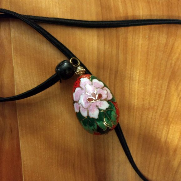 Egg Pendant Necklace - Picture 1 of 2